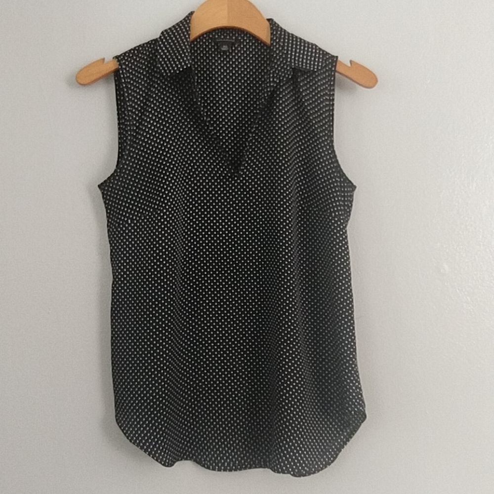 Ann Taylor Polka Dot V-Neck Sleeveless Shirt, XS